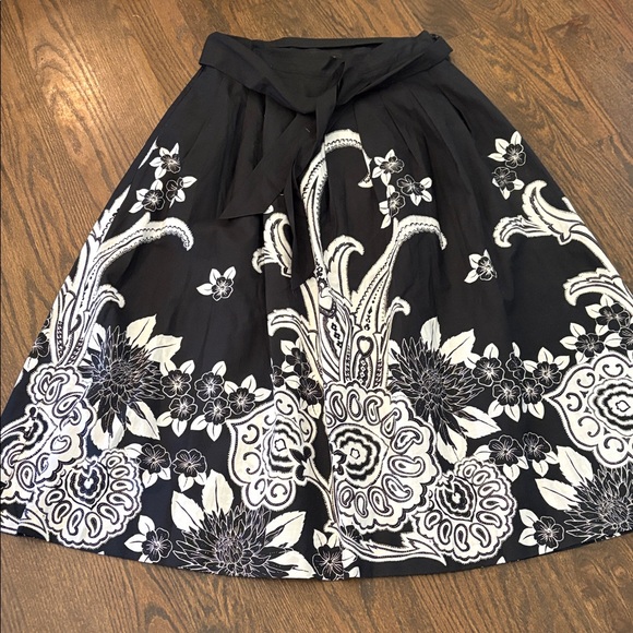 Talbots Dresses & Skirts - Talbots Black and Cream Pleated Skirt